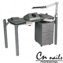 Plne vybavené nechtové štúdio Stolíky